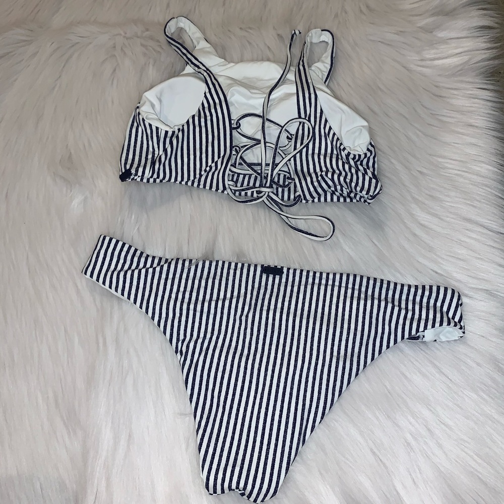 Cute Roxy Halter Bikini!! - Picture 4 of 5